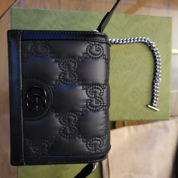 Authentic Gucci Matellase Mini Chain Link Bag - Picture 2 of 10